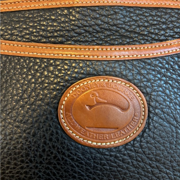 Vintage Dooney and Bourke Crossbody - Picture 3 of 16